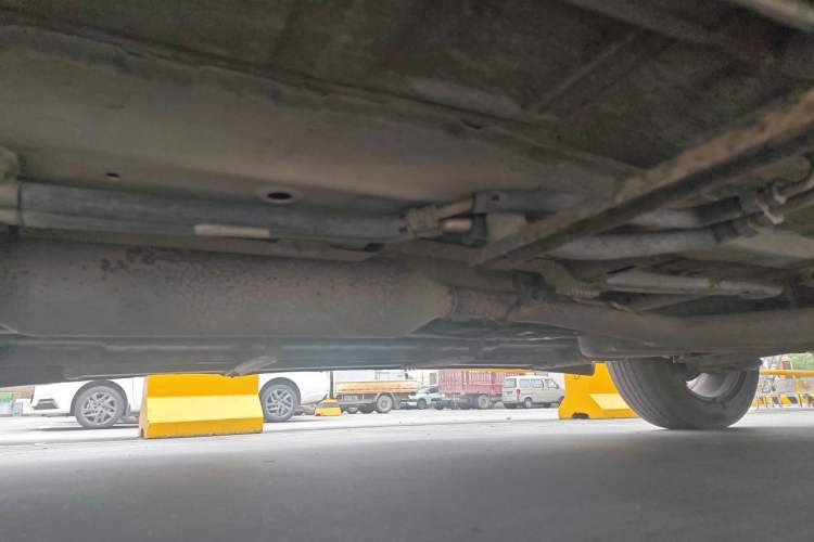 Used Dongfeng Fengon 580 2017 1.5T Manual Luxury Model Chassis Front Right