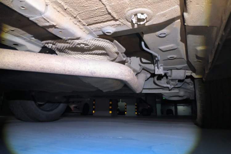 Used Dongfeng Fengon 580 2017 1.5T Manual Luxury Model Chassis Rear Left