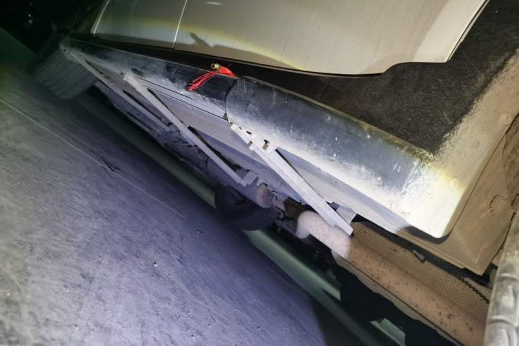 Used Dongfeng Fengon 580 2017 1.5T CVT Luxury Model Chassis Rear Left