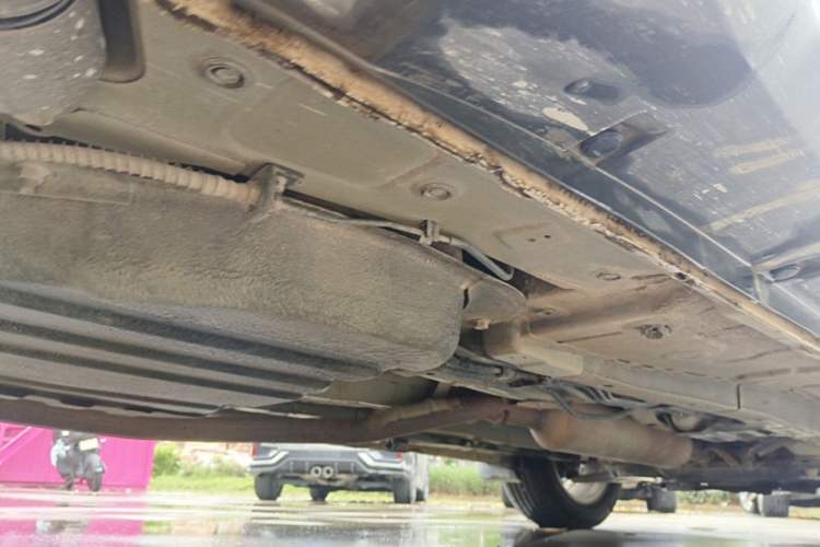 Used Dongfeng Fengon 580 2017 1.5T CVT Comfort Model Chassis Rear Right