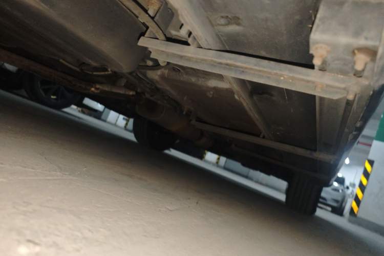 Used Dongfeng Fengon 580 2017 1.8L Manual Comfort Model Chassis Rear Right
