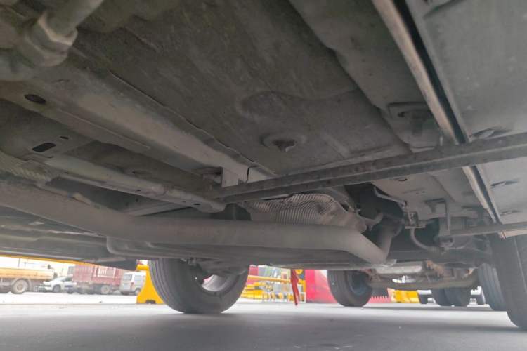 Used Dongfeng Fengon 580 2017 1.5T Manual Luxury Model Chassis Rear Right