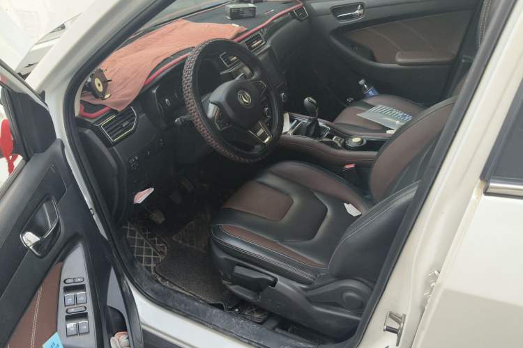 Used Dongfeng Fengon 580 2017 1.5T Manual Luxury Model Driver Seat