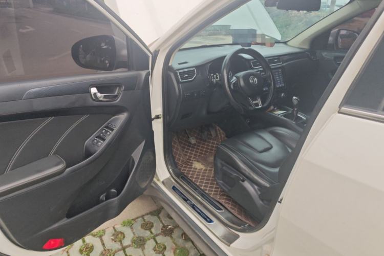 Used Dongfeng Fengon 580 2017 1.5T Manual Luxury Model Driver Seat