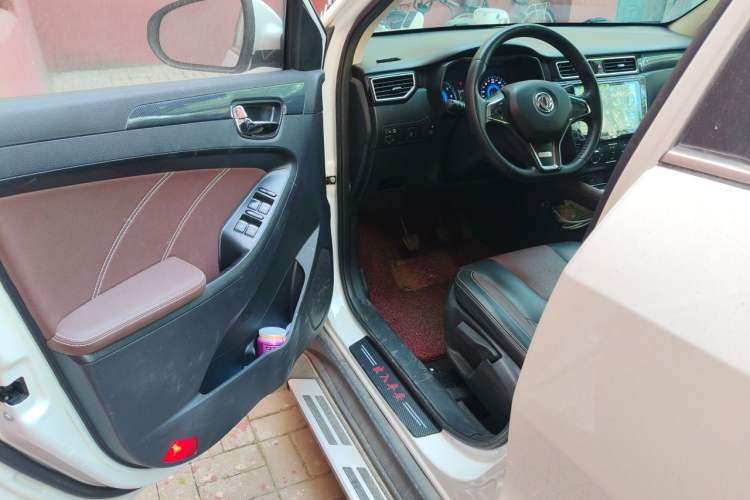 Used Dongfeng Fengon 580 2017 1.5T Manual Luxury Model Driver Seat