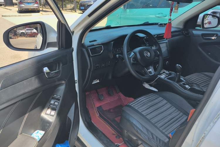 Used Dongfeng Fengon 580 2017 1.5T Manual Luxury Model Driver Seat