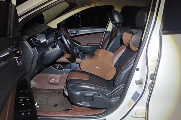 Used Dongfeng Fengon 580 2017 1.5T Manual Luxury Model Driver Seat