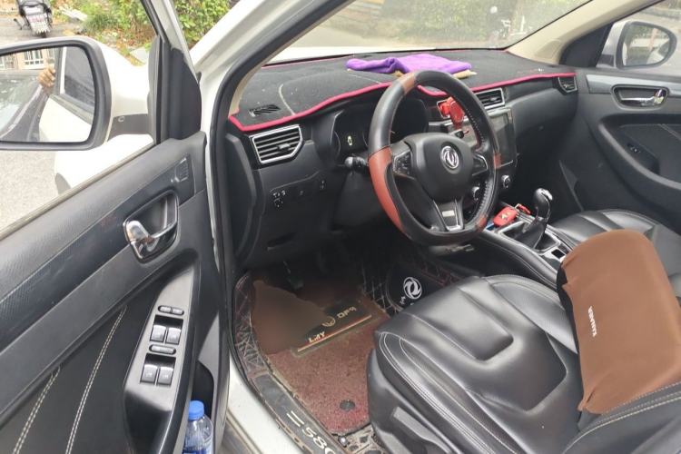 Used Dongfeng Fengon 580 2017 1.5T Manual Luxury Model Driver Seat