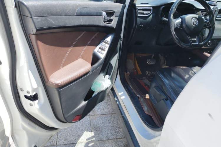 Used Dongfeng Fengon 580 2017 Revised Version 1.5T CVT Luxury Edition Driver Seat
