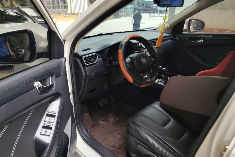 Used Dongfeng Fengon 580 2017 Revised Version 1.5T CVT Luxury Edition Driver Seat