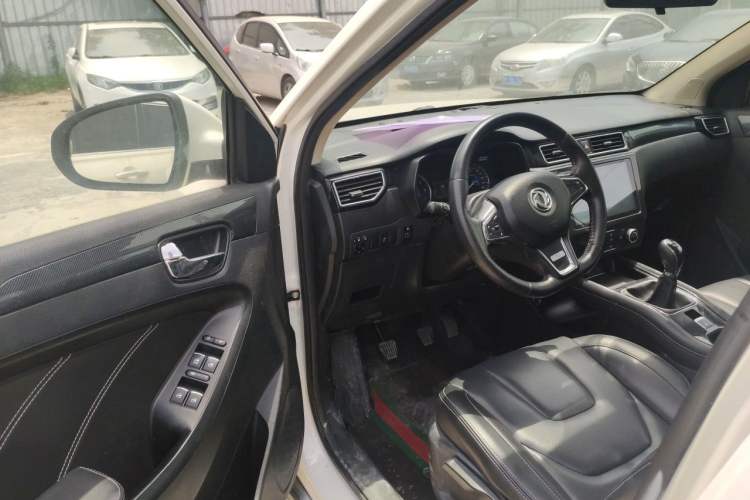 Used Dongfeng Fengon 580 2017 1.5T Manual Luxury Model Driver Seat