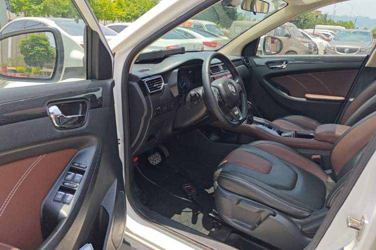 Used Dongfeng Fengon 580 2017 1.5T CVT Luxury Model Driver Seat