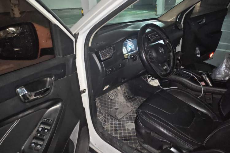 Used Dongfeng Fengon 580 2017 Revised Version 1.5T CVT Luxury Edition Driver Seat