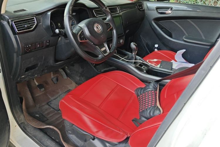 Used Dongfeng Fengon 580 2017 1.5T Manual Luxury Model Driver Seat