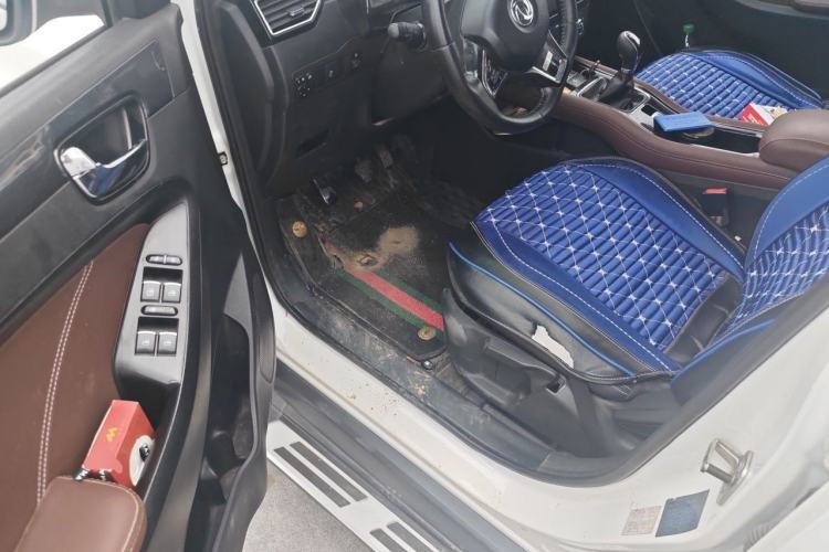 Used Dongfeng Fengon 580 2017 1.5T Manual Luxury Model Driver Seat