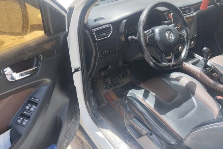 Used Dongfeng Fengon 580 2017 1.5T Manual Luxury Model Driver Seat