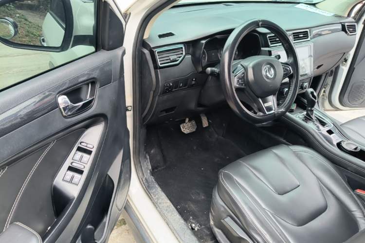 Used Dongfeng Fengon 580 2017 Revised Version 1.5T CVT Luxury Edition Driver Seat