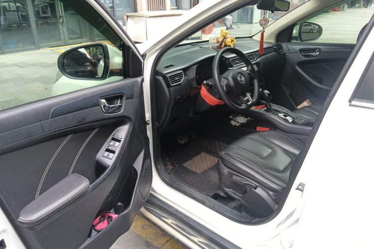 Used Dongfeng Fengon 580 2017 Revised Version 1.5T CVT Luxury Edition Driver Seat