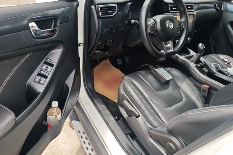 Used Dongfeng Fengon 580 2017 1.5T Manual Luxury Model Driver Seat