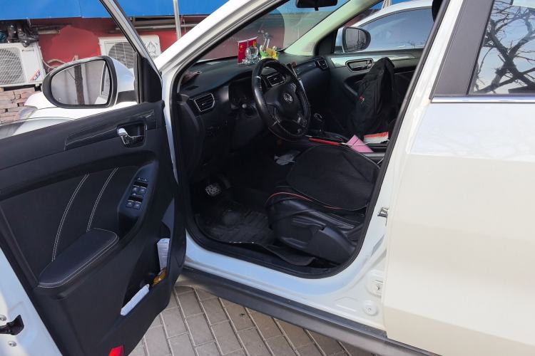 Used Dongfeng Fengon 580 2017 Revised Version 1.5T CVT Luxury Edition Driver Seat