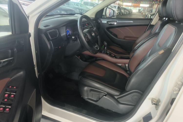 Used Dongfeng Fengon 580 2017 1.5T Manual Luxury Model Driver Seat