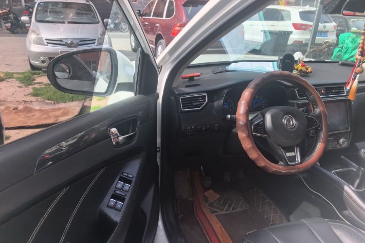 Used Dongfeng Fengon 580 2017 1.5T Manual Luxury Model Driver Seat