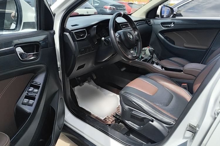 Used Dongfeng Fengon 580 2017 1.5T Manual Luxury Model Driver Seat