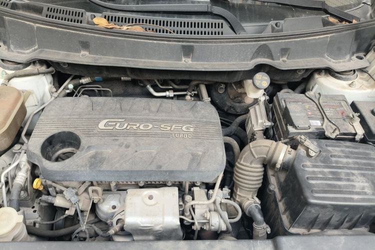 Used Dongfeng Fengon 580 2017 1.5T Manual Luxury Model Engine Bay