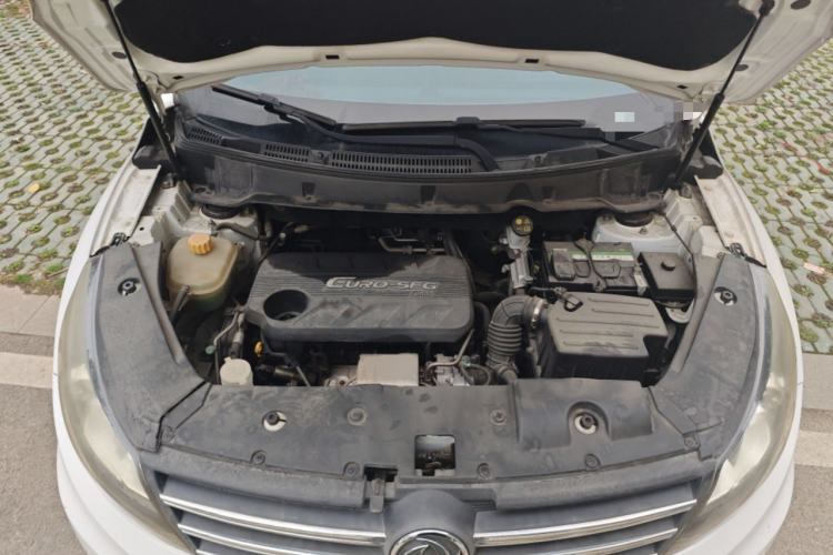 Used Dongfeng Fengon 580 2017 1.5T Manual Luxury Model Engine Bay