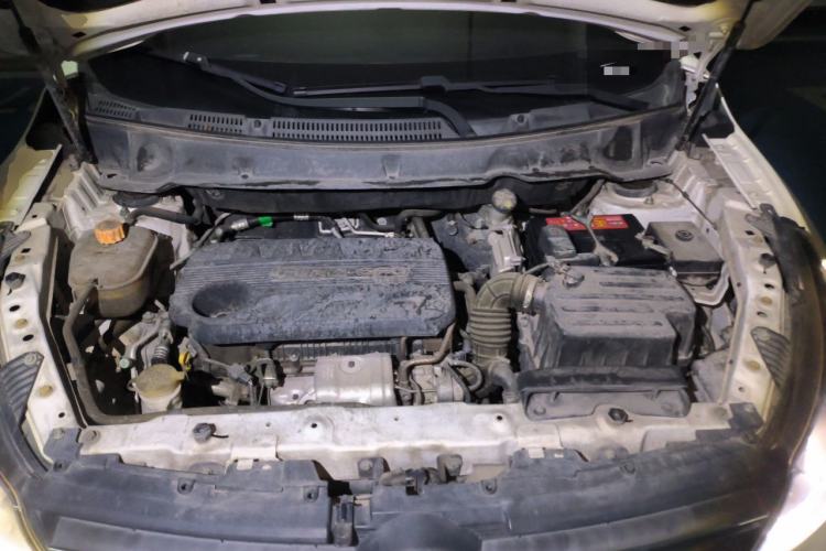 Used Dongfeng Fengon 580 2017 1.5T Manual Luxury Model Engine Bay