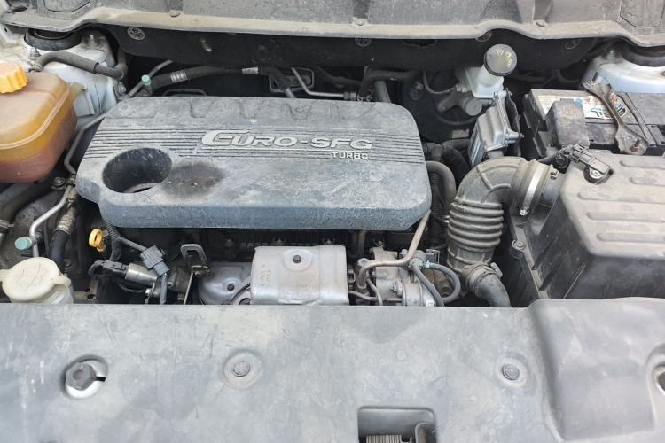 Used Dongfeng Fengon 580 2017 1.5T Manual Luxury Model Engine Bay