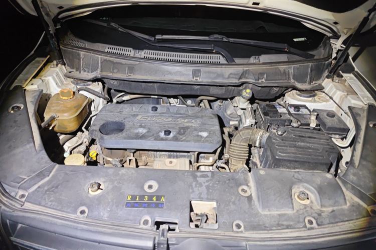 Used Dongfeng Fengon 580 2017 1.5T Manual Luxury Model Engine Bay