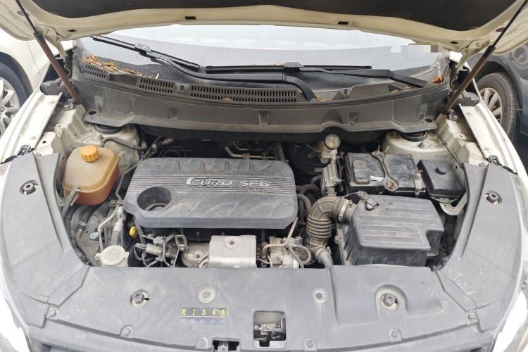 Used Dongfeng Fengon 580 2017 1.5T Manual Luxury Model Engine Bay