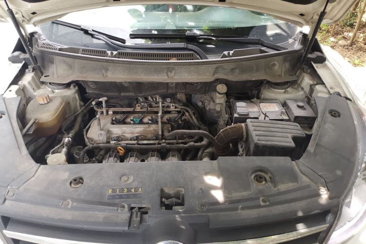 Used Dongfeng Fengon 580 2017 1.8L Manual Comfort Model Engine Bay