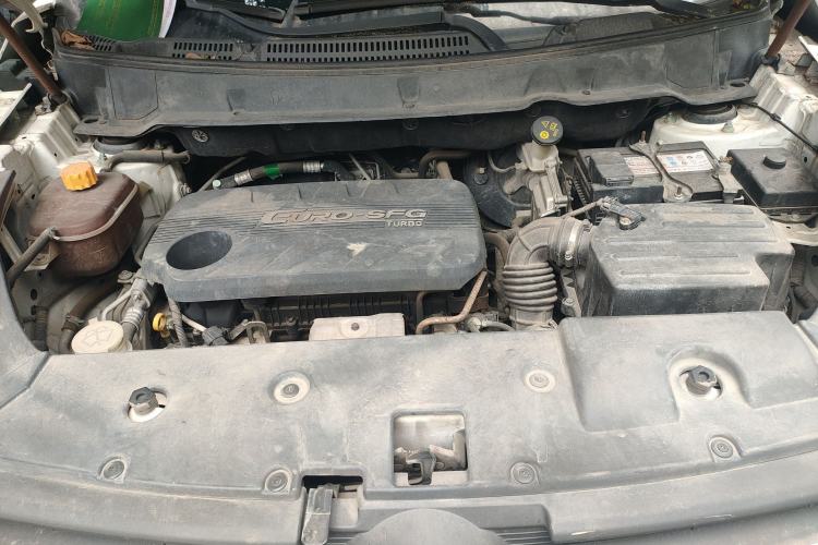 Used Dongfeng Fengon 580 2017 1.5T Manual Luxury Model Engine Bay