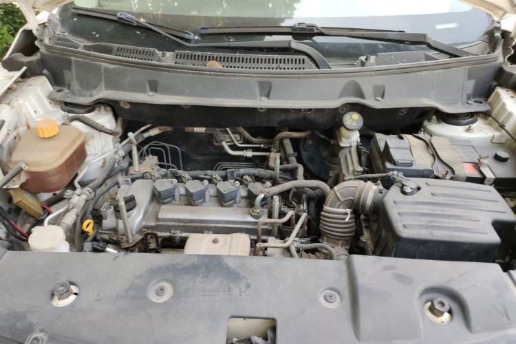 Used Dongfeng Fengon 580 2017 1.5T Manual Luxury Model Engine Bay