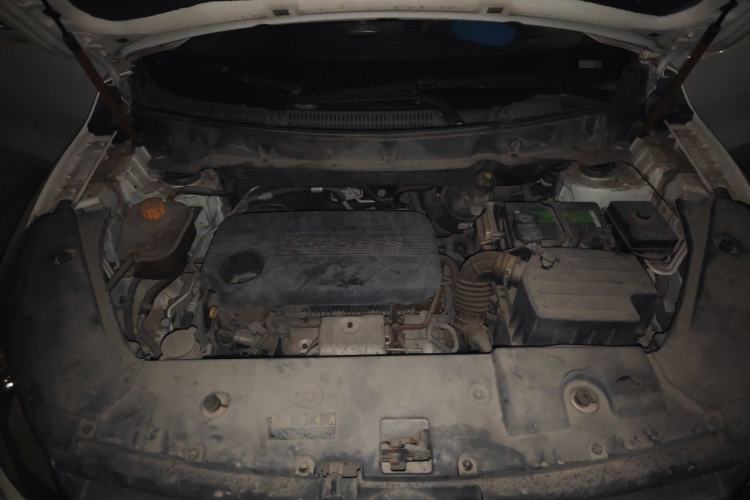 Used Dongfeng Fengon 580 2017 1.5T Manual Luxury Model Engine Bay