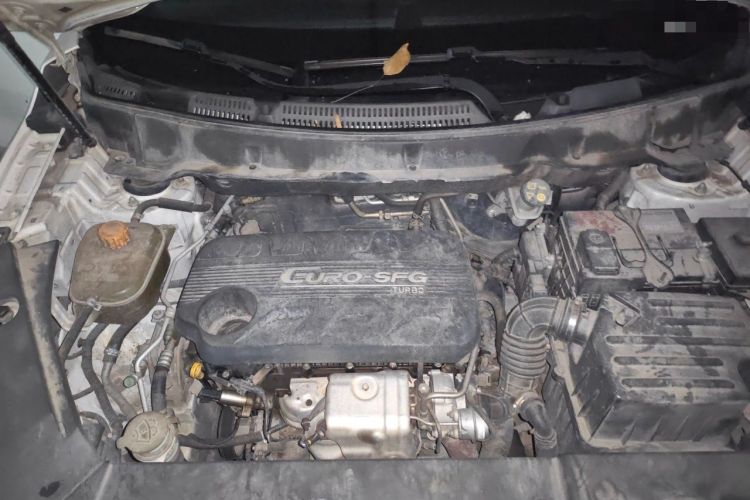 Used Dongfeng Fengon 580 2017 Revised Version 1.5T CVT Luxury Edition Engine Bay