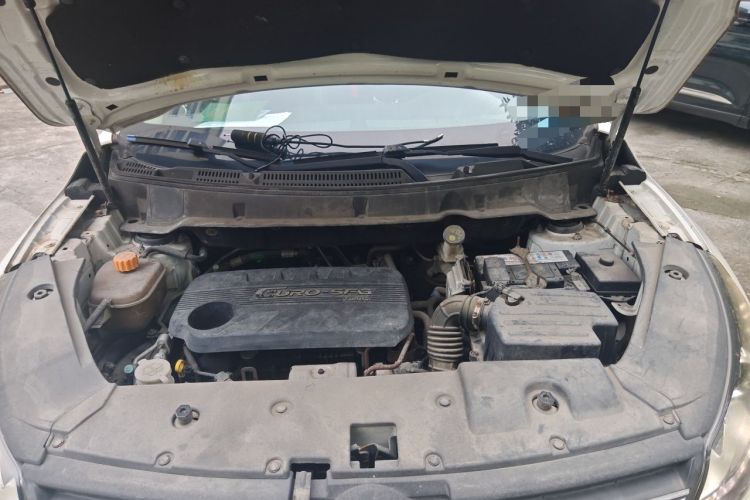 Used Dongfeng Fengon 580 2017 1.5T Manual Luxury Model Engine Bay
