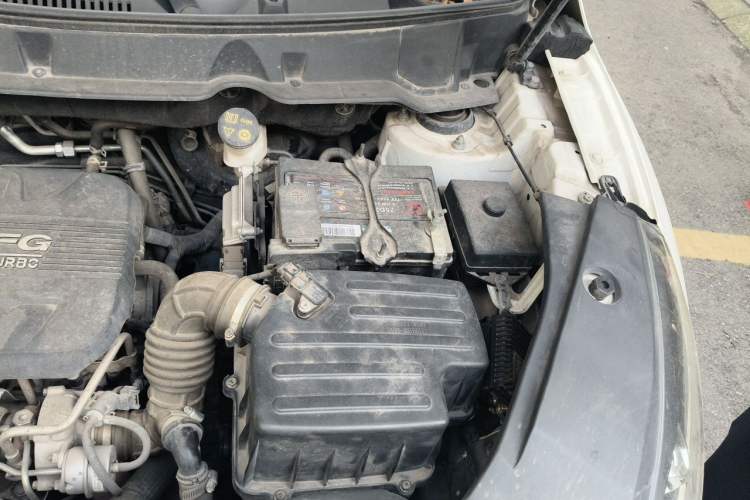 Used Dongfeng Fengon 580 2017 1.5T Manual Luxury Model Engine Bay Left