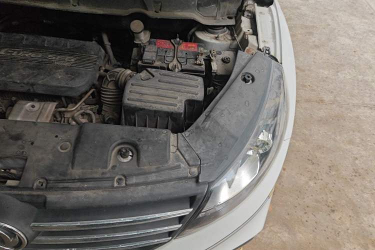 Used Dongfeng Fengon 580 2017 1.5T CVT Comfort Model Engine Bay Left