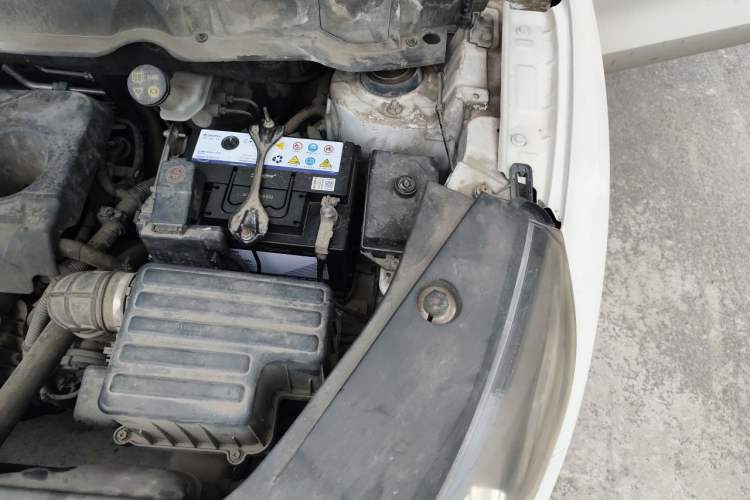 Used Dongfeng Fengon 580 2017 1.8L Manual Comfort Model Engine Bay Left