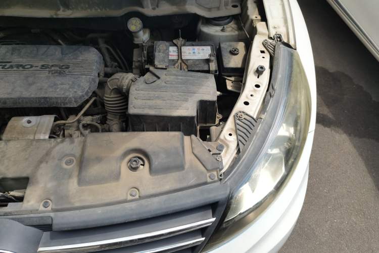 Used Dongfeng Fengon 580 2017 1.5T CVT Comfort Model Engine Bay Left