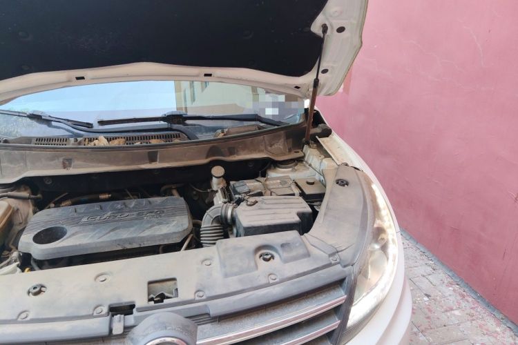 Used Dongfeng Fengon 580 2017 1.5T Manual Luxury Model Engine Bay Left