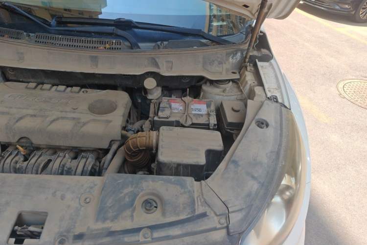 Used Dongfeng Fengon 580 2017 1.8L Manual Comfort Model Engine Bay Left
