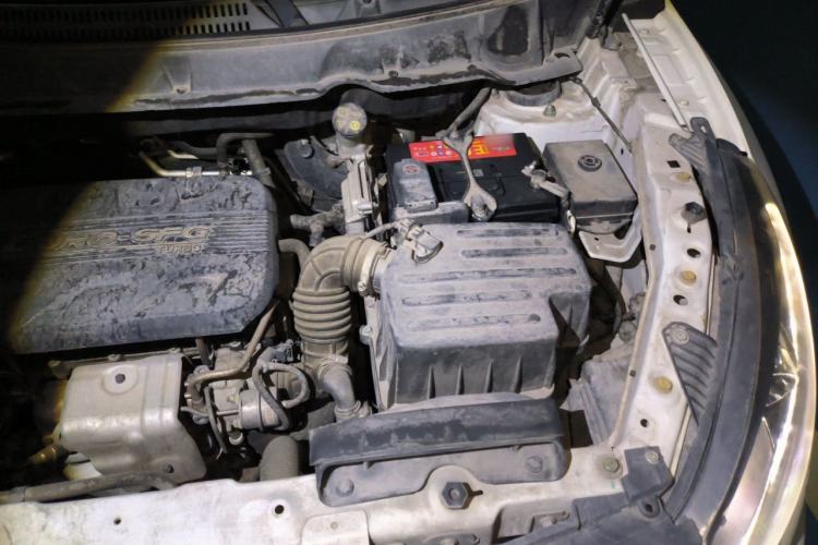 Used Dongfeng Fengon 580 2017 1.5T Manual Luxury Model Engine Bay Left