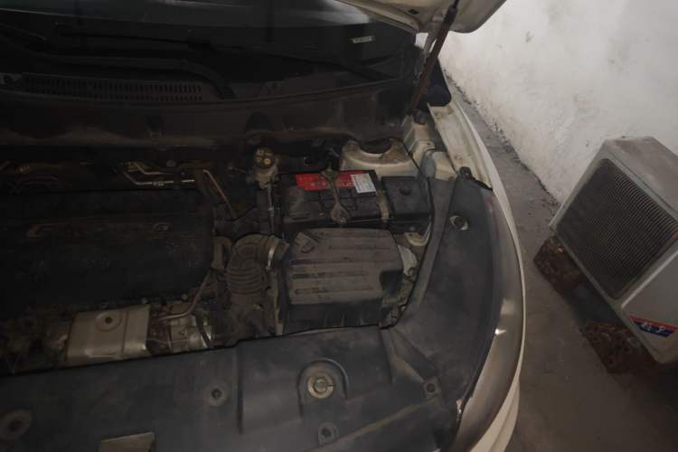 Used Dongfeng Fengon 580 2017 1.5T CVT Comfort Model Engine Bay Left