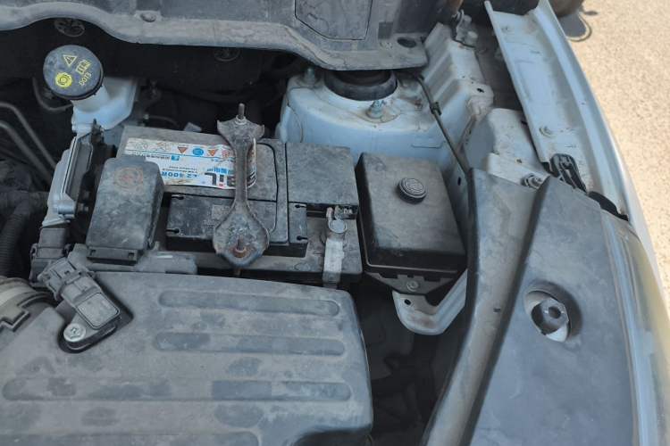 Used Dongfeng Fengon 580 2017 1.5T Manual Luxury Model Engine Bay Left