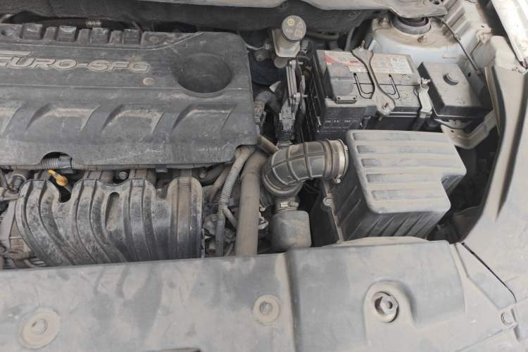 Used Dongfeng Fengon 580 2017 1.8L Manual Comfort Model Engine Bay Left