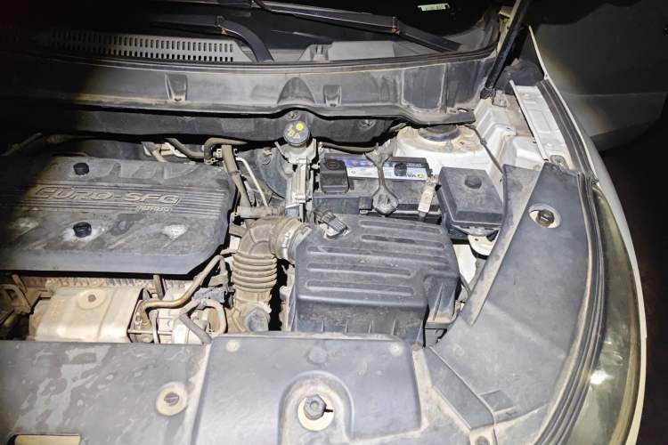 Used Dongfeng Fengon 580 2017 1.5T Manual Luxury Model Engine Bay Left
